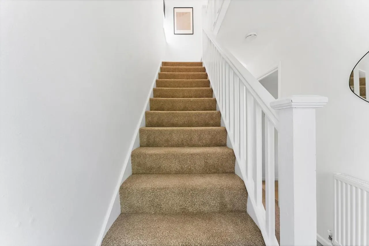 Boutique 4 Bed - Parking And Garden Apartment Bath 0*,  United Kingdom