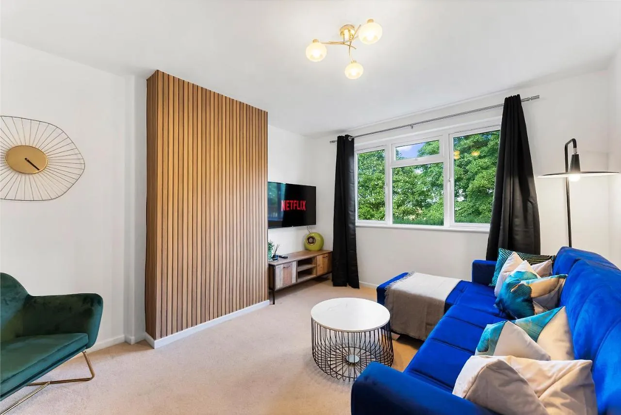 Boutique 4 Bed - Parking And Garden location
